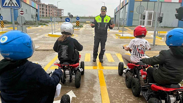 Öğrencilere trafik eğitimi verildi