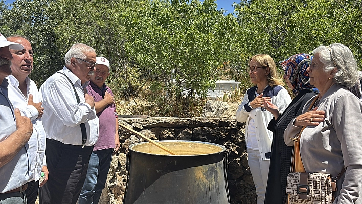 Onar'da aşure sofrası gönülleri buluşturdu
