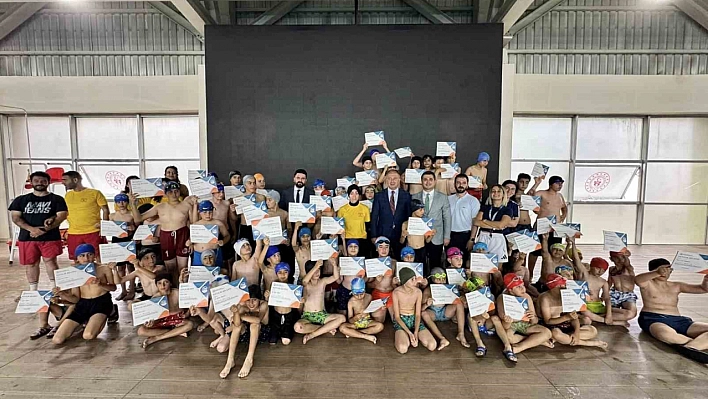 Onlar artık sertifikalı yüzücü