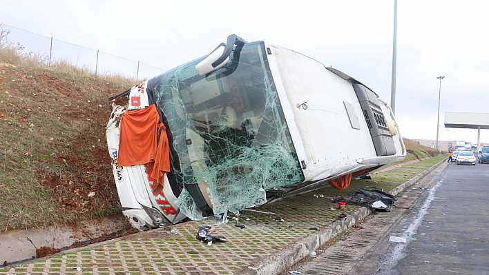 Otobüs ile tır çarpıştı