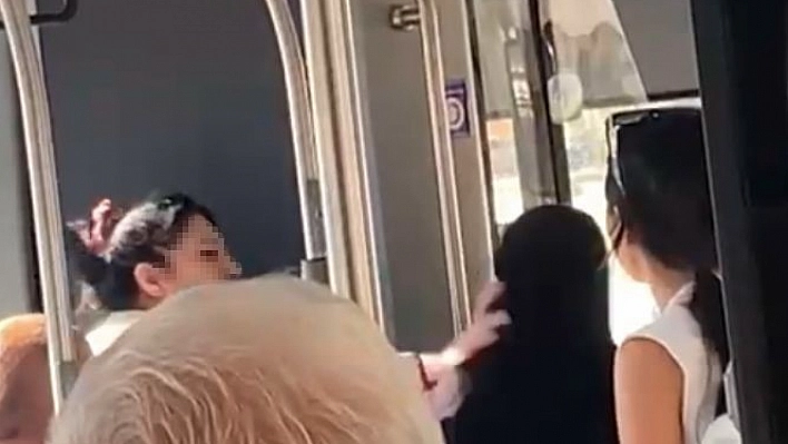 Otobüste tesettürlü kadına hakaret: Arbede yaşandı