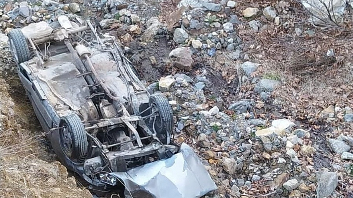 Otomobil dere yatağına yuvarlandı: 1 ölü, 1 yaralı