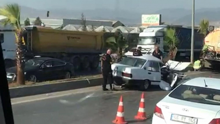 Otomobil tankere çarptı