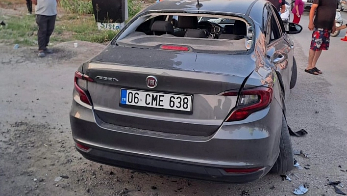 Otomobile ok gibi saplanan motosikletteki 1 kişi öldü, 1 kişi yaralandı
