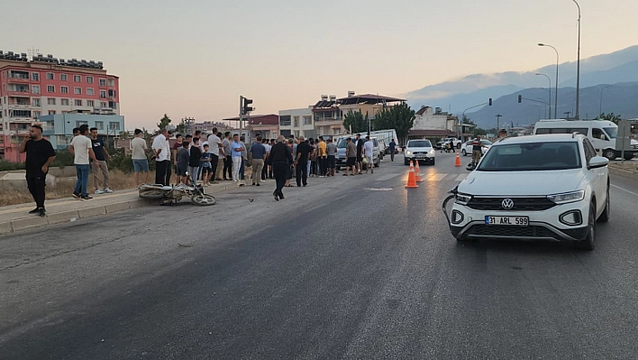 Otomobille çarpışan motosikletin sürücüsü öldü