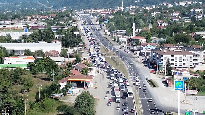 Yol Çalışması Trafiği Felç Etti.