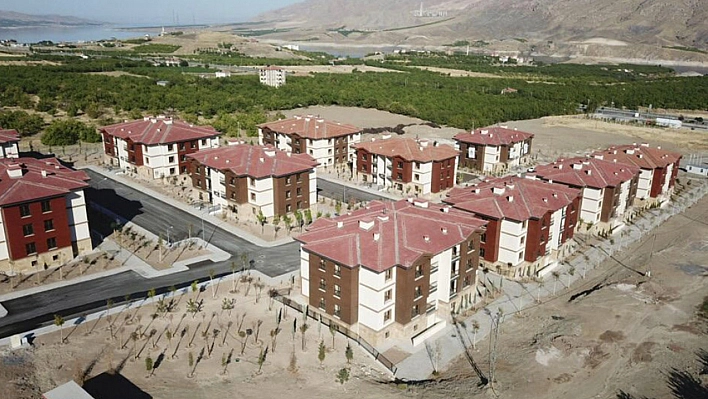 Özel'den Deprem Konutları Çıkışı: Sözler Havada Kaldı