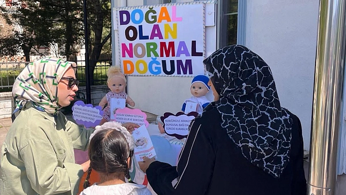 Palu'da doğal olan normal doğum temalı etkinlik