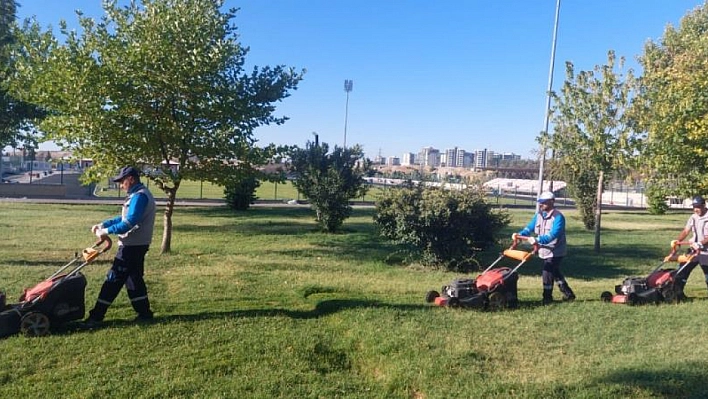 Park ve bahçe bakımları devam ediyor