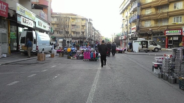 Pazarcı soğukta tezgah açmadı