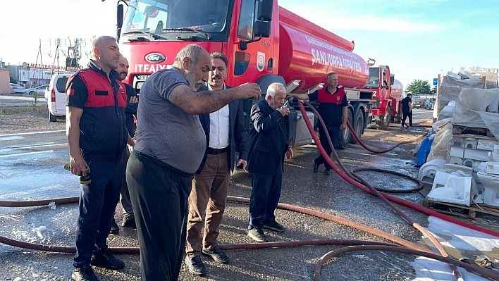 Plastik su tesisatı deposunda yangın