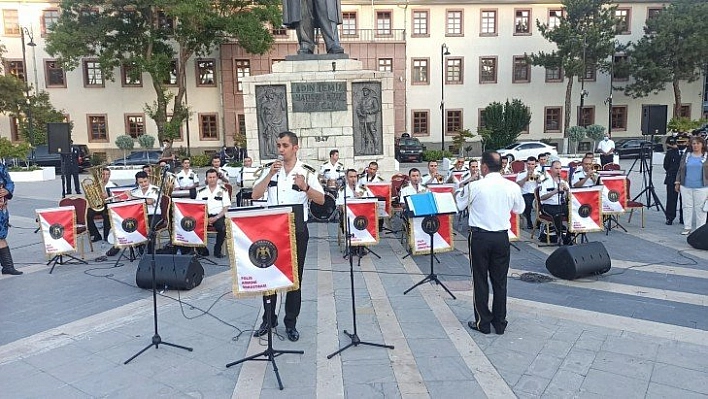 Polis Orkestrası konser verdi