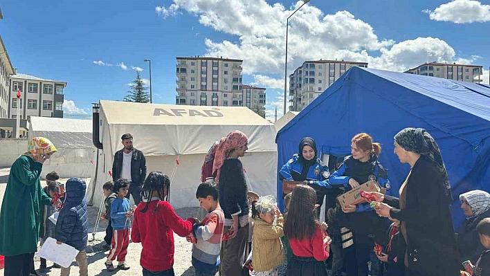 Polisler çocuklara moral oluyor