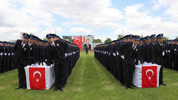 POMEM'de mezuniyet sevinci