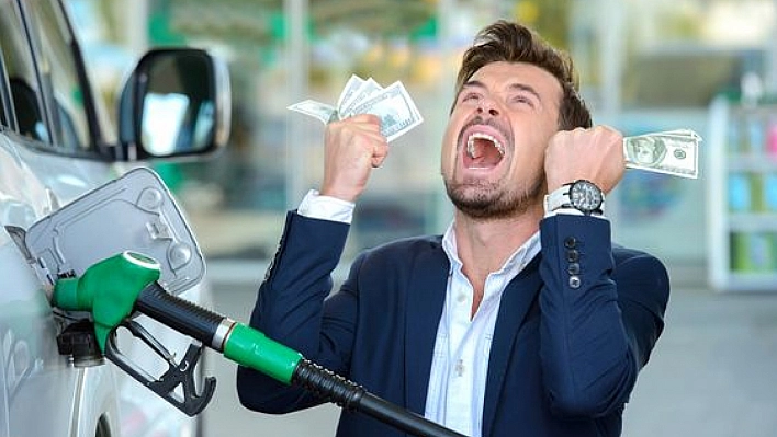 Araçlara Binmek Lüks Oluyor! Akaryakıta Dev Zam...