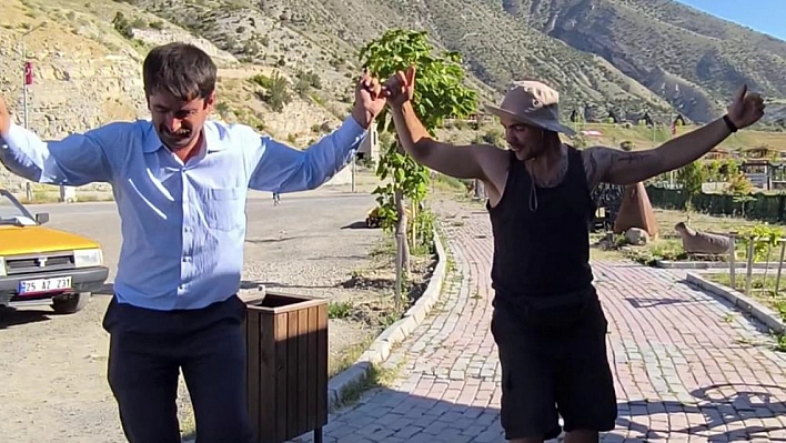 Portekizli turist Erzurum oyun havasıyla coştu!