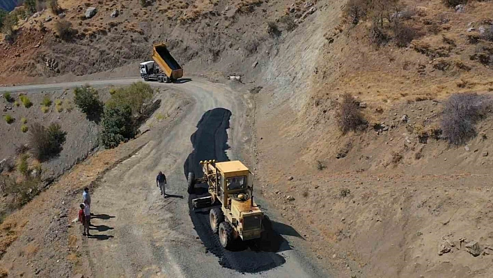 Pütürge'de Yollar Yenileniyor