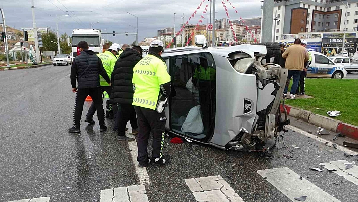 Refüje çarpıp devrildi