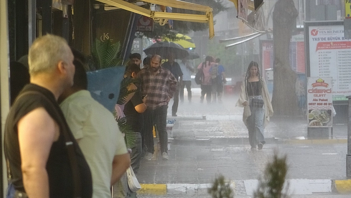 Sağanak vatandaşı hazırlıksız yakaladı