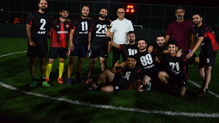 Sağlık Çalışanları Futbolla Stres Attı