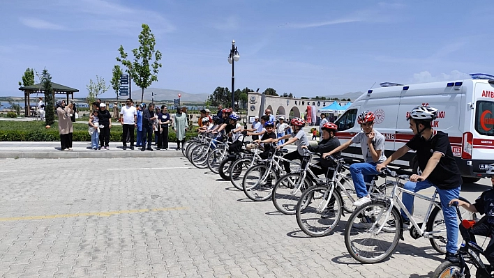 Sağlık İçin Pedallar Çevrildi, Uçurtmalar Uçuruldu