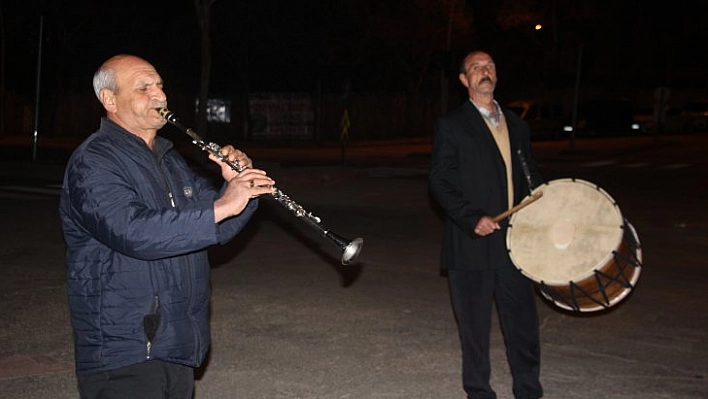 Sahura klarnet sesiyle uyandılar