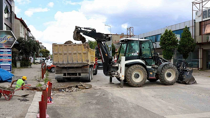 Sakarya Büyükşehir o caddeyi baştan aşağı yeniliyor