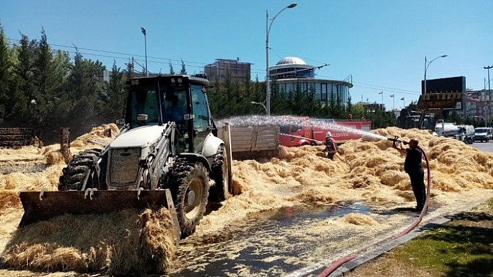 Saman yüklü tır yandı