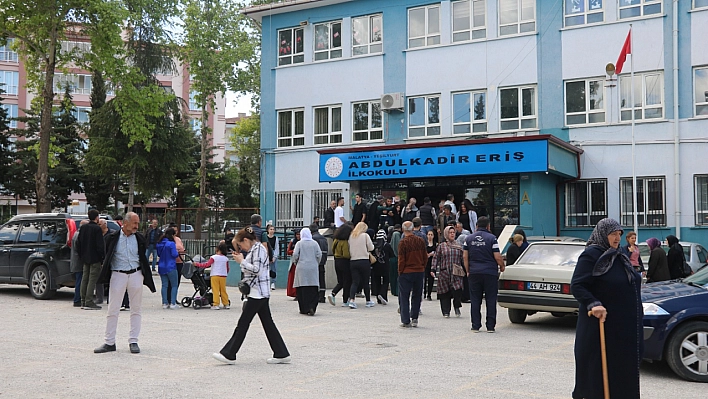 Sandığa ilgi yoğun