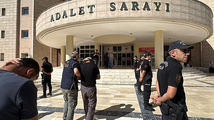Şanlıurfa'da DEAŞ operasyonundan gözaltına alınan 14 şüpheli adliyede