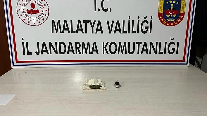 Uyuşturucu kullanırken yakalandı