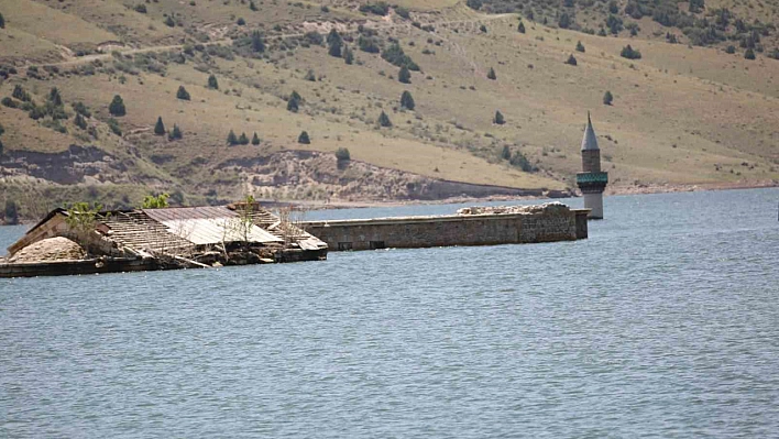 Sarıkamış'ta baraj suyu çekildi