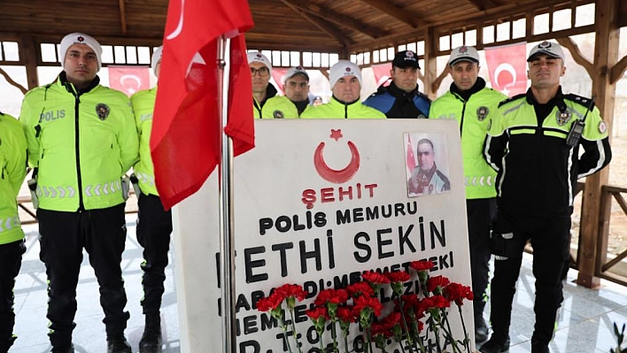 Şehit Fethi Sekin kabri başında anıldı