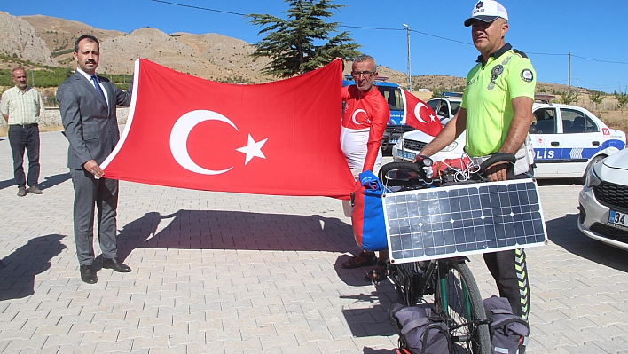 Şehitler anısına pedal çevirdi