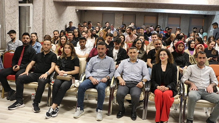 Şemdinli'de 'Komşu Köyün Delisi' tiyatro oyunu sahnelendi