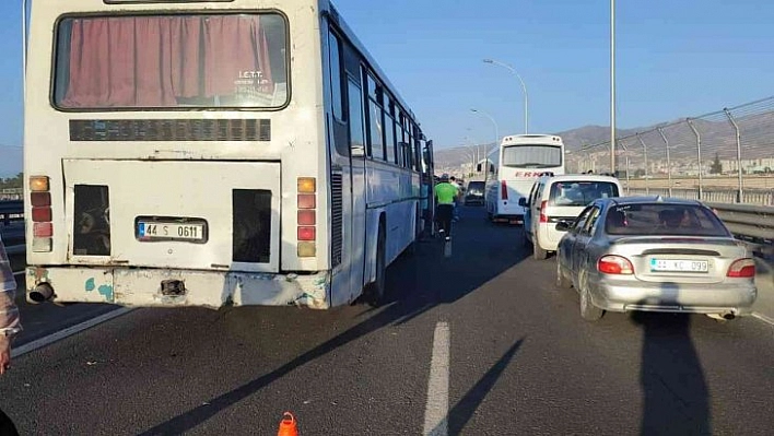 Servis araçları çarpıştı