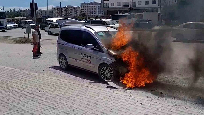 Seyir halindeyken alev aldı!