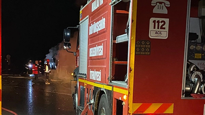 Malatya'da seyir halindeki yolcu otobüsü yandı