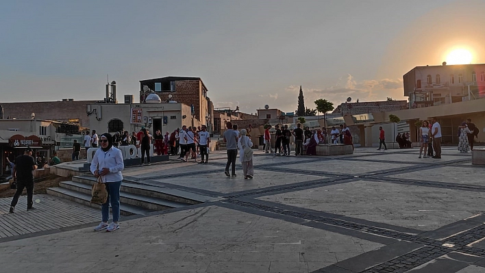 Sıcağa rağmen turistlerin rotasında