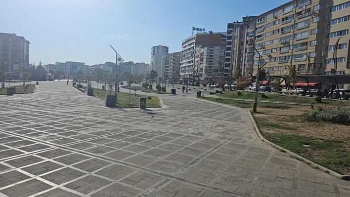 Sıcaklar etkisini sürdürüyor, cadde ve sokaklar boş kaldı