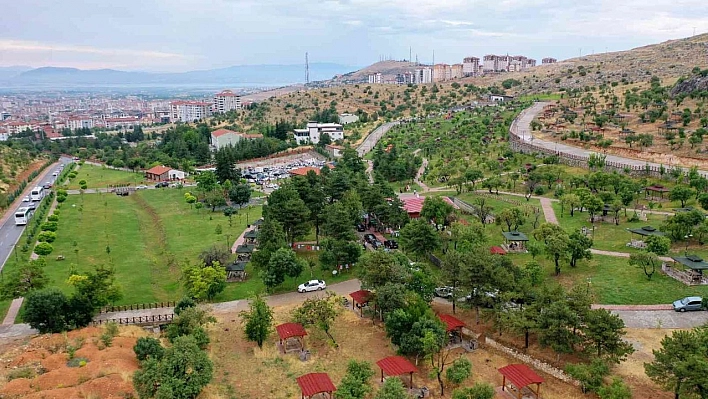 Sıcaklardan bunalanlar Tabiat Parkına akın etti