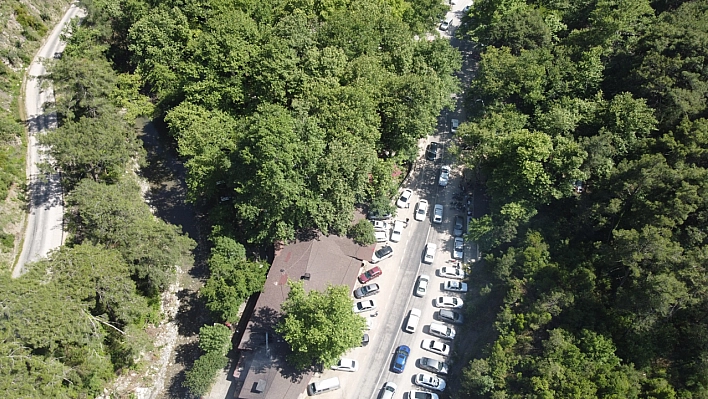 Sıcaktan kaçanlar, tabiat parkında serinledi