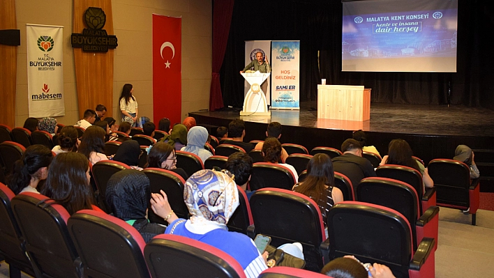 Sınav öncesi öğrencilere motivasyon konferansı