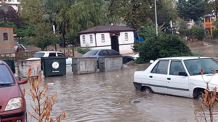 Sinop'ta sağanak yağışı etkili oldu