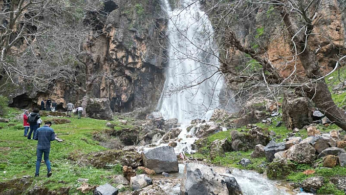 Şırnak'ta dev şelaleye akınlar başladı