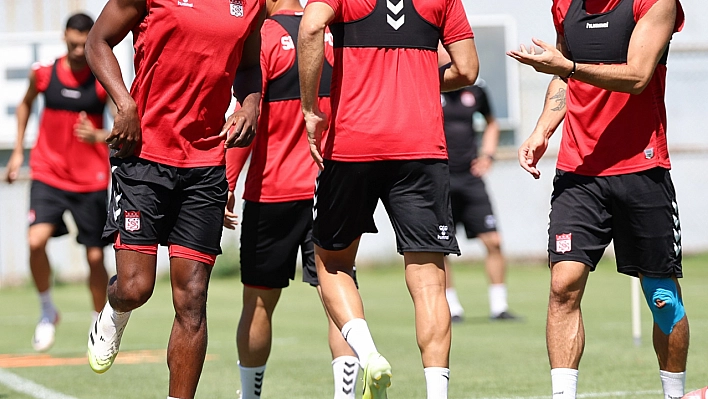 Sivasspor'un mesaisi sürüyor