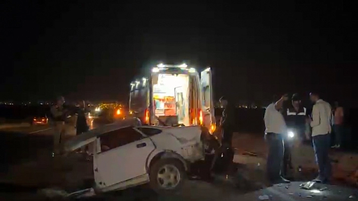 Siverek'te otomobil tıra çarptı: 1 ölü, 1 yaralı