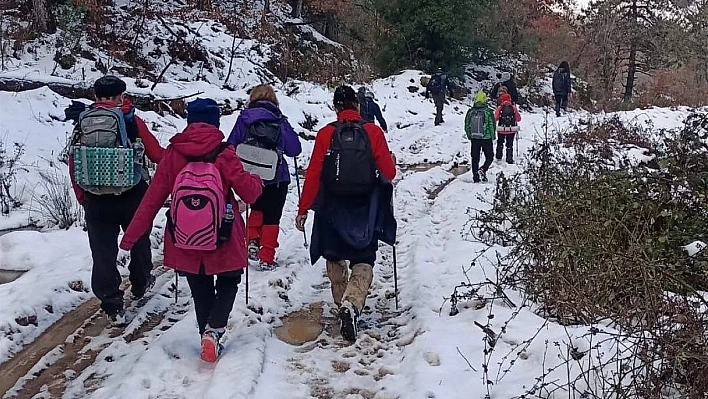 Soğuk hava bile doğa severlere engel olamadı