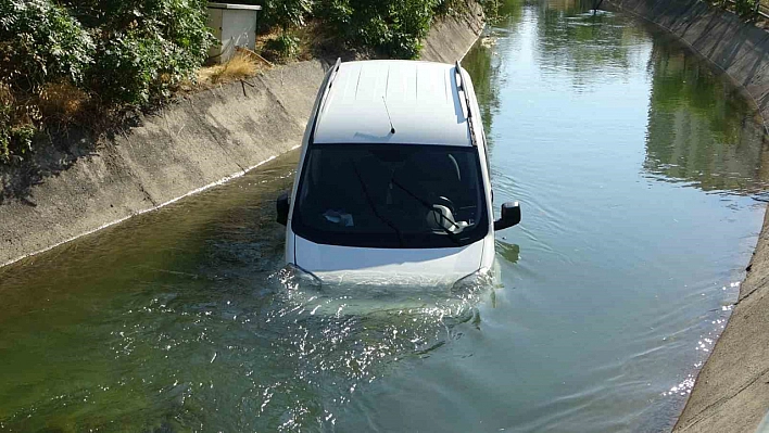 Araçtan Burnu Bile Kanamadan Çıktı