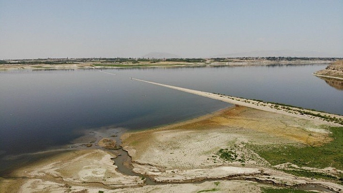 Barajda su azalınca ortaya çıktı